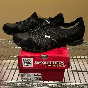 Brand New Womens Skechers Black/Charcoal Slip On Size 9 1/2